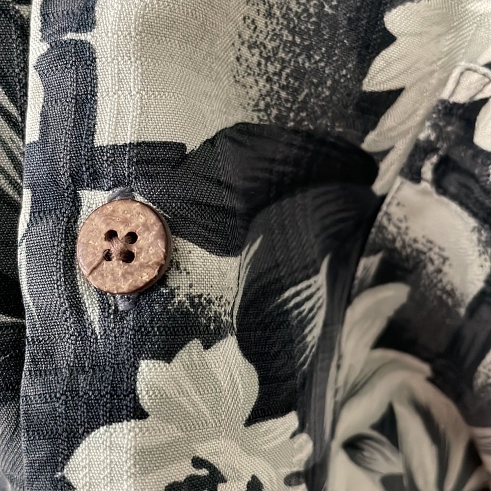 Vintage Tommy Bahama silk floral short sleeve shirt - Picture 11 of 11